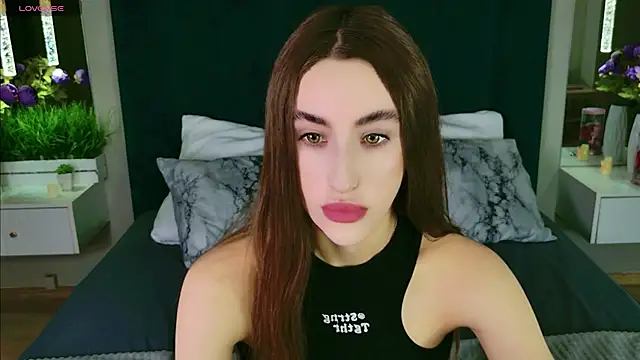 MadisonRen online show from June 13, 2026, 12:03 pm
