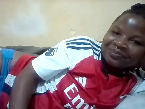 Snapshot of Camilla-Sweets chatting on June 6, 2026, 2:27 am Camilla-Sweets online show from June 6, 2026, 2:27 am
