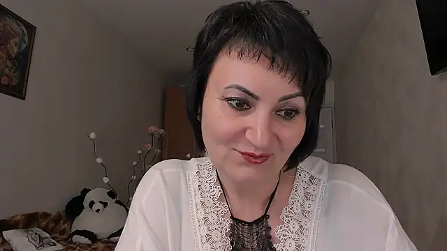 Snapshot of Helen_Beller chatting on June 26, 2026, 2:10 pm Helen Beller online show from June 26, 2026, 2:10 pm