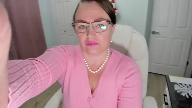 Snapshot of Vika73 chatting on December 3, 2024, 12:27 pm Vika73 online show from December 3, 2024, 12:27 pm