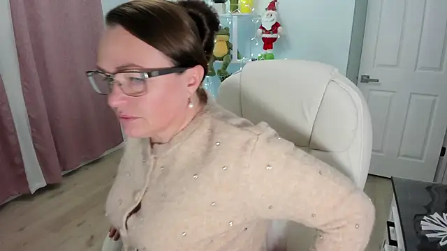 Snapshot of Vika73 chatting on December 3, 2024, 9:01 pm Vika73 online show from December 3, 2024, 9:01 pm