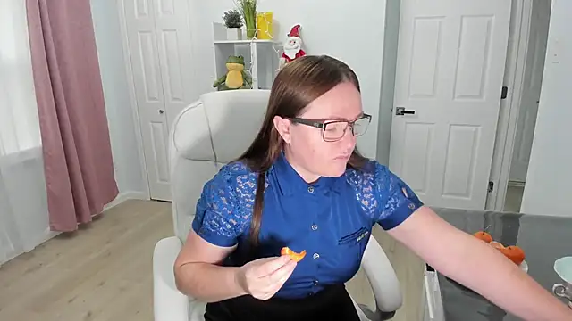 Snapshot of Vika73 chatting on December 16, 2024, 3:00 pm Vika73 online show from December 16, 2024, 3:00 pm