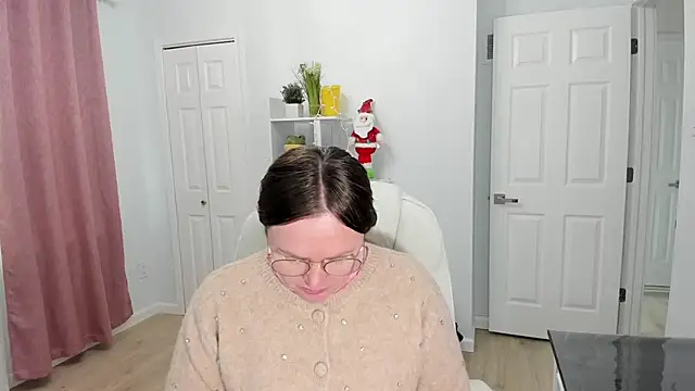 Snapshot of Vika73 chatting on December 17, 2024, 4:11 pm Vika73 online show from December 17, 2024, 4:11 pm