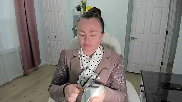 Snapshot of Vika73 chatting on December 18, 2024, 1:12 pm Vika73 online show from December 18, 2024, 1:12 pm