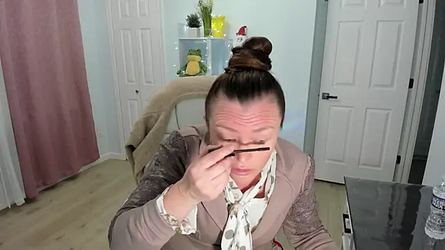 Snapshot of Vika73 chatting on December 21, 2024, 12:38 pm Vika73 online show from December 21, 2024, 12:38 pm