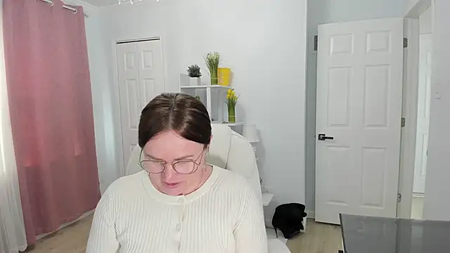 Snapshot of Vika73 chatting on January 30, 2025, 4:24 pm Vika73 online show from January 30, 2025, 4:24 pm