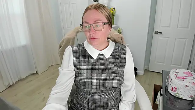 Snapshot of Vika73 chatting on March 21, 2025, 12:28 pm Vika73 online show from March 21, 2025, 12:28 pm