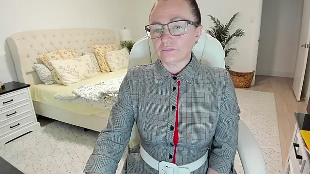 Snapshot of Vika73 chatting on May 9, 2026, 11:37 am Vika73 online show from May 9, 2026, 11:37 am