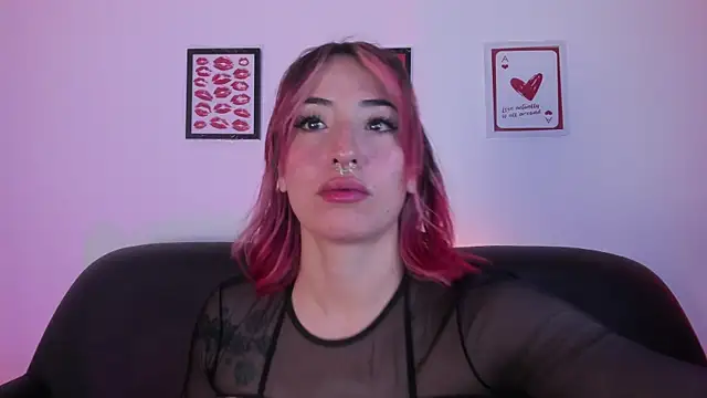 Snapshot of Sweet_Fireee chatting on June 24, 2026, 9:03 pm Sweet Fireee online show from June 24, 2026, 9:03 pm