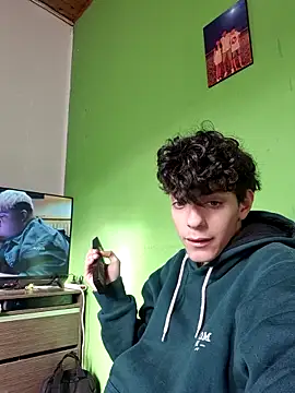 nogueraenzo10 online show from May 19, 2026, 6:36 pm