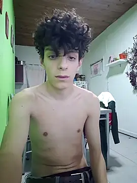 nogueraenzo10 online show from May 25, 2026, 6:52 am