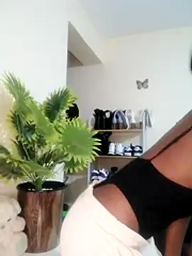 Snapshot of _Luxurydoll chatting on June 1, 2026, 8:43 pm Luxurydoll online show from June 1, 2026, 8:43 pm