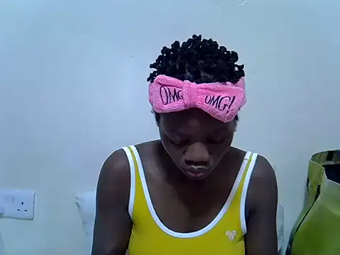 Snapshot of Twerliee chatting on June 5, 2026, 7:19 pm Twerliee online show from June 5, 2026, 7:19 pm