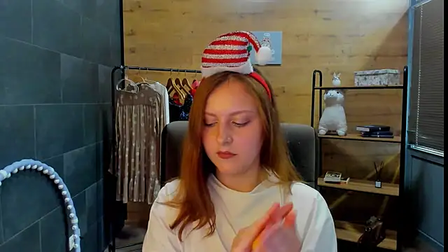 Snapshot of LauraaJohnson chatting on May 19, 2026, 1:28 pm LauraaJohnson online show from May 19, 2026, 1:28 pm
