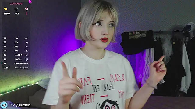 Snapshot of Esme_Velvet chatting on May 21, 2026, 2:13 pm Esme Velvet online show from May 21, 2026, 2:13 pm
