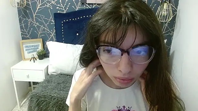 Snapshot of Allyshon_ chatting on June 2, 2026, 7:49 pm Allyshon online show from June 2, 2026, 7:49 pm