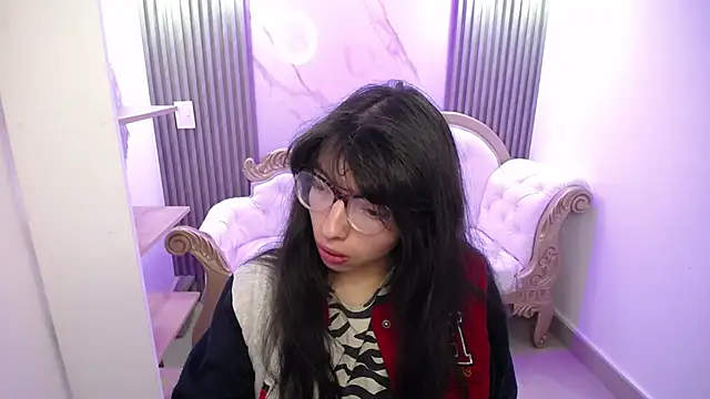 Snapshot of Allyshon_ chatting on June 4, 2026, 7:53 pm Allyshon online show from June 4, 2026, 7:53 pm
