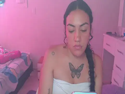 Snapshot of laila_silk chatting on May 22, 2026, 8:47 pm laila silk online show from May 22, 2026, 8:47 pm
