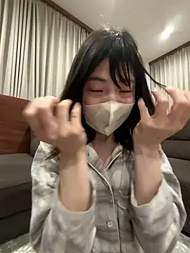 mayumichan13 v online show from May 20, 2026, 8:37 pm