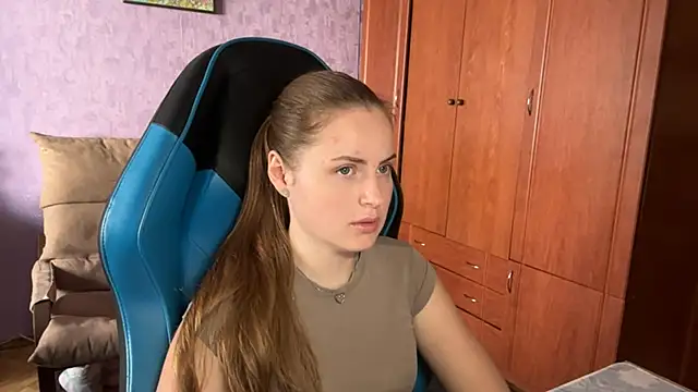 Snapshot of SilkSinner_ chatting on June 17, 2026, 12:29 pm SilkSinner online show from June 17, 2026, 12:29 pm