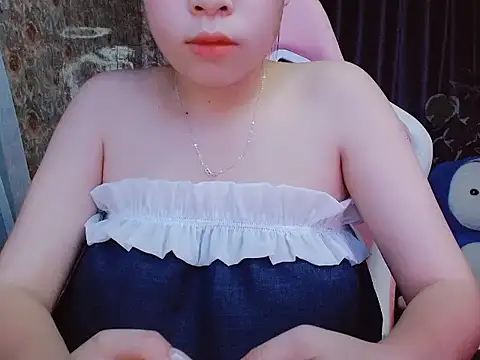 Snapshot of Julie_Ulie chatting on June 6, 2026, 2:55 pm Julie Ulie online show from June 6, 2026, 2:55 pm