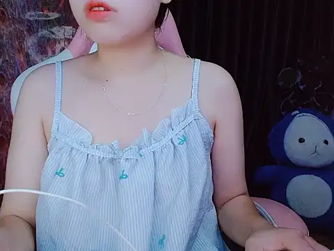 Snapshot of Julie_Ulie chatting on June 8, 2026, 12:49 pm Julie Ulie online show from June 8, 2026, 12:49 pm