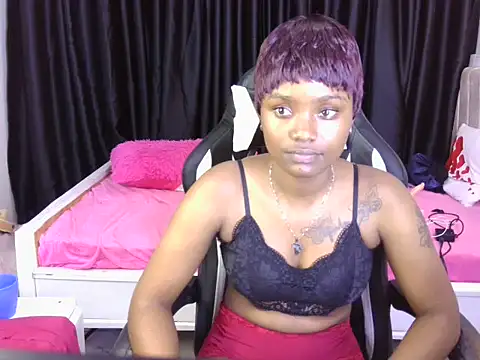Snapshot of Queen_lyla01 chatting on May 21, 2026, 4:14 pm Queen lyla01 online show from May 21, 2026, 4:14 pm