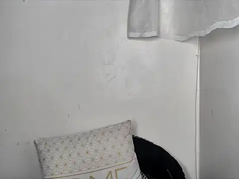 sexyleah25 online show from June 22, 2026, 4:53 am