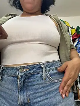 ISABELLA  LUNA online show from July 16, 2026, 2:01 pm