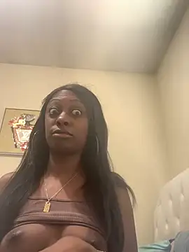 Snapshot of Prettylondond chatting on June 4, 2026, 8:04 pm Prettylondond online show from June 4, 2026, 8:04 pm