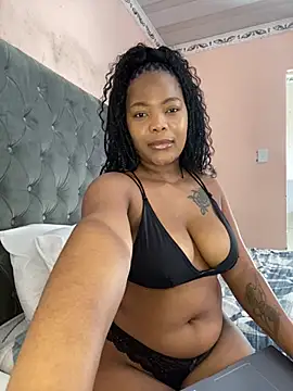 Snapshot of nothileenhle chatting on June 5, 2026, 9:48 am nothileenhle online show from June 5, 2026, 9:48 am