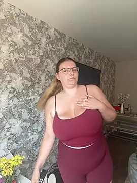 LucieLouBabe online show from July 7, 2026, 11:25 am