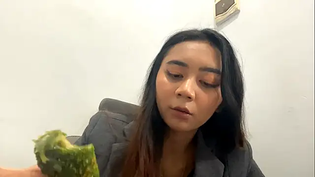 KristieOrtmann online show from May 23, 2026, 8:40 am