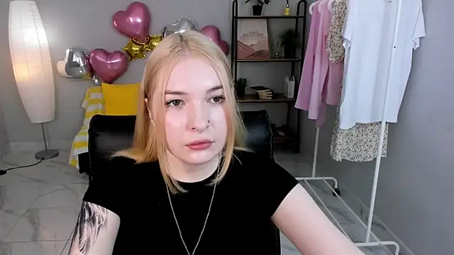 Snapshot of Tracy_Thompson chatting on May 22, 2026, 11:27 am Tracy Thompson online show from May 22, 2026, 11:27 am