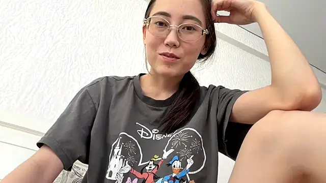 VickieTrudo online show from July 15, 2026, 11:15 am