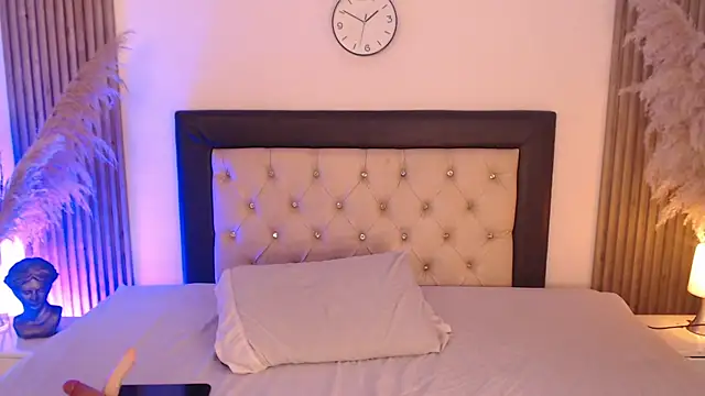 Sia Foxx01 online show from July 7, 2026, 7:34 am