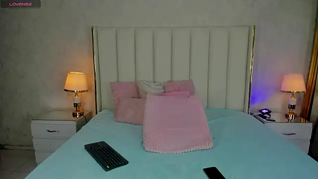 Snapshot of KaylaDavies chatting on June 19, 2026, 8:34 pm KaylaDavies online show from June 19, 2026, 8:34 pm