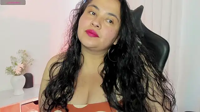 Snapshot of JadeBellee chatting on May 25, 2026, 4:46 pm JadeBellee online show from May 25, 2026, 4:46 pm