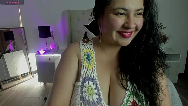 Snapshot of JadeBellee chatting on June 12, 2026, 6:18 pm JadeBellee online show from June 12, 2026, 6:18 pm