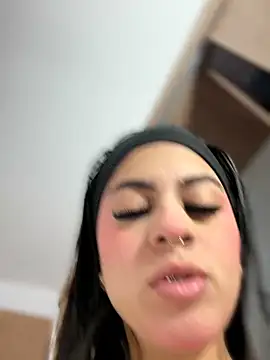 Snapshot of Eveliin__ chatting on June 5, 2026, 12:22 pm Eveliin online show from June 5, 2026, 12:22 pm