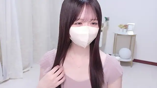 Snapshot of Yuinyaaa chatting on July 18, 2026, 7:23 am Yuinyaaa online show from July 18, 2026, 7:23 am