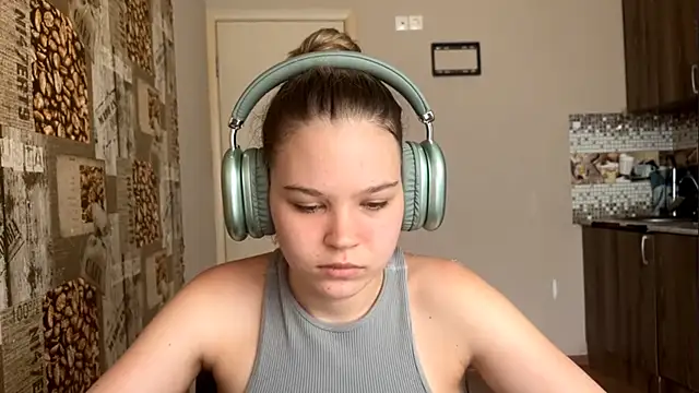 HellyRay online show from June 23, 2026, 1:09 pm