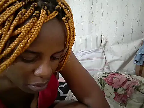 Snapshot of queen_beev chatting on June 13, 2026, 6:55 am queen beev online show from June 13, 2026, 6:55 am