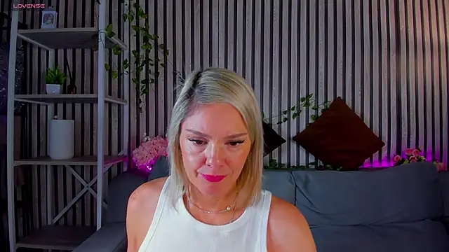 Snapshot of Betty_Brock chatting on June 7, 2026, 1:10 am Betty Brock online show from June 7, 2026, 1:10 am