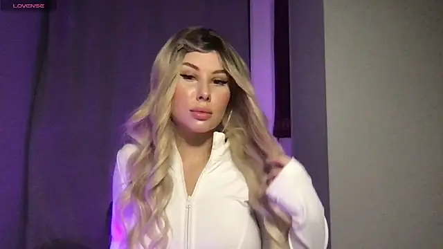 Lili Weiss online show from June 3, 2026, 6:13 pm