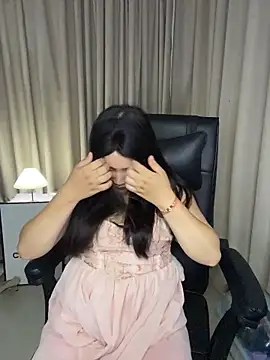 Luckysisi-s online show from June 4, 2026, 12:11 pm