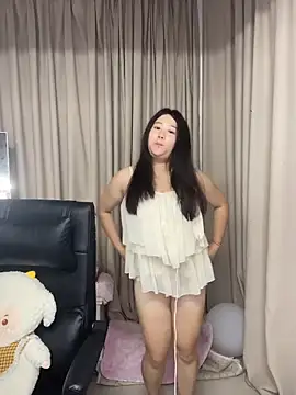 Luckysisi-s online show from June 18, 2026, 12:31 pm