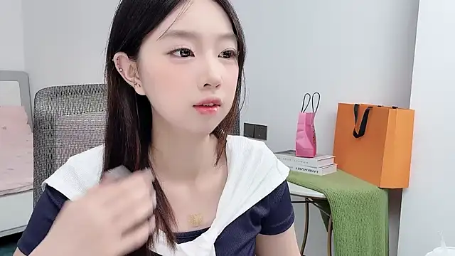Yoyo33355 online show from June 15, 2026, 3:09 am