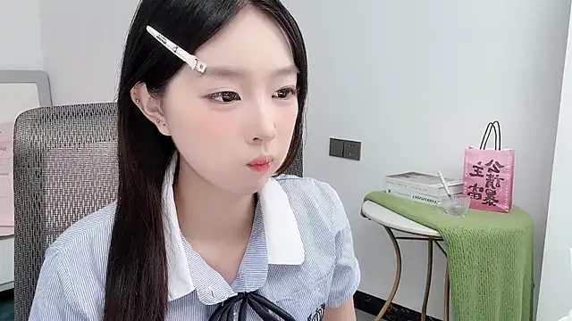Yoyo33355 online show from June 18, 2026, 3:29 am