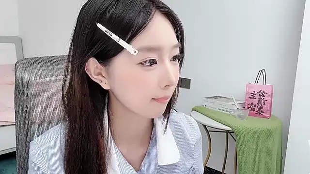 Yoyo33355 online show from June 18, 2026, 11:14 am
